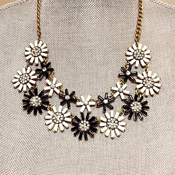 Eye Candy Los Angeles rhinestone floral statement necklace - Picture 1 of 2